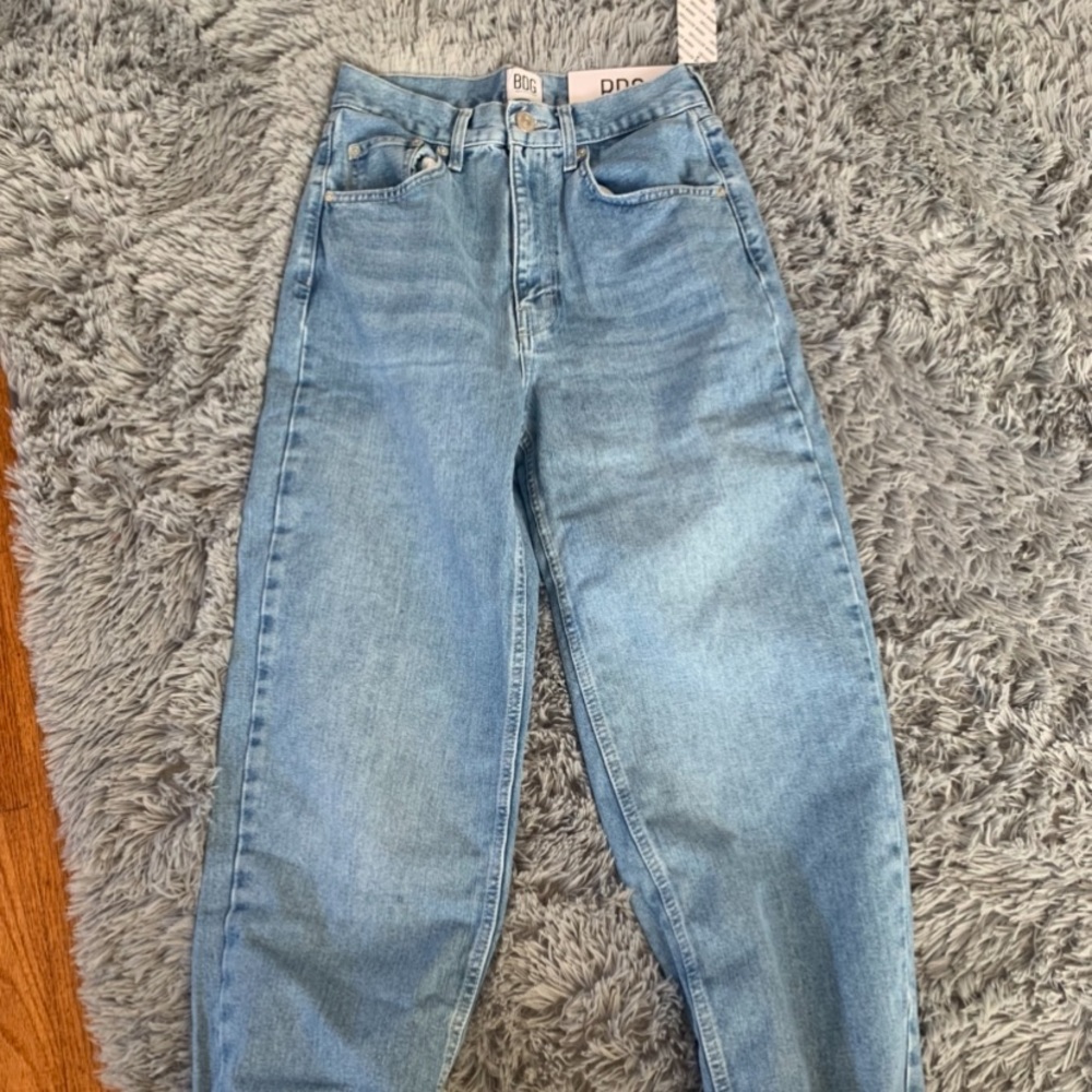Woman’s Highrise Baggy Jeans
